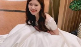 =明星演艺圈竞争激烈 赵露思现状 朝阳吃瓜群众一枚,朝阳群众热议竞争激烈背后的故事